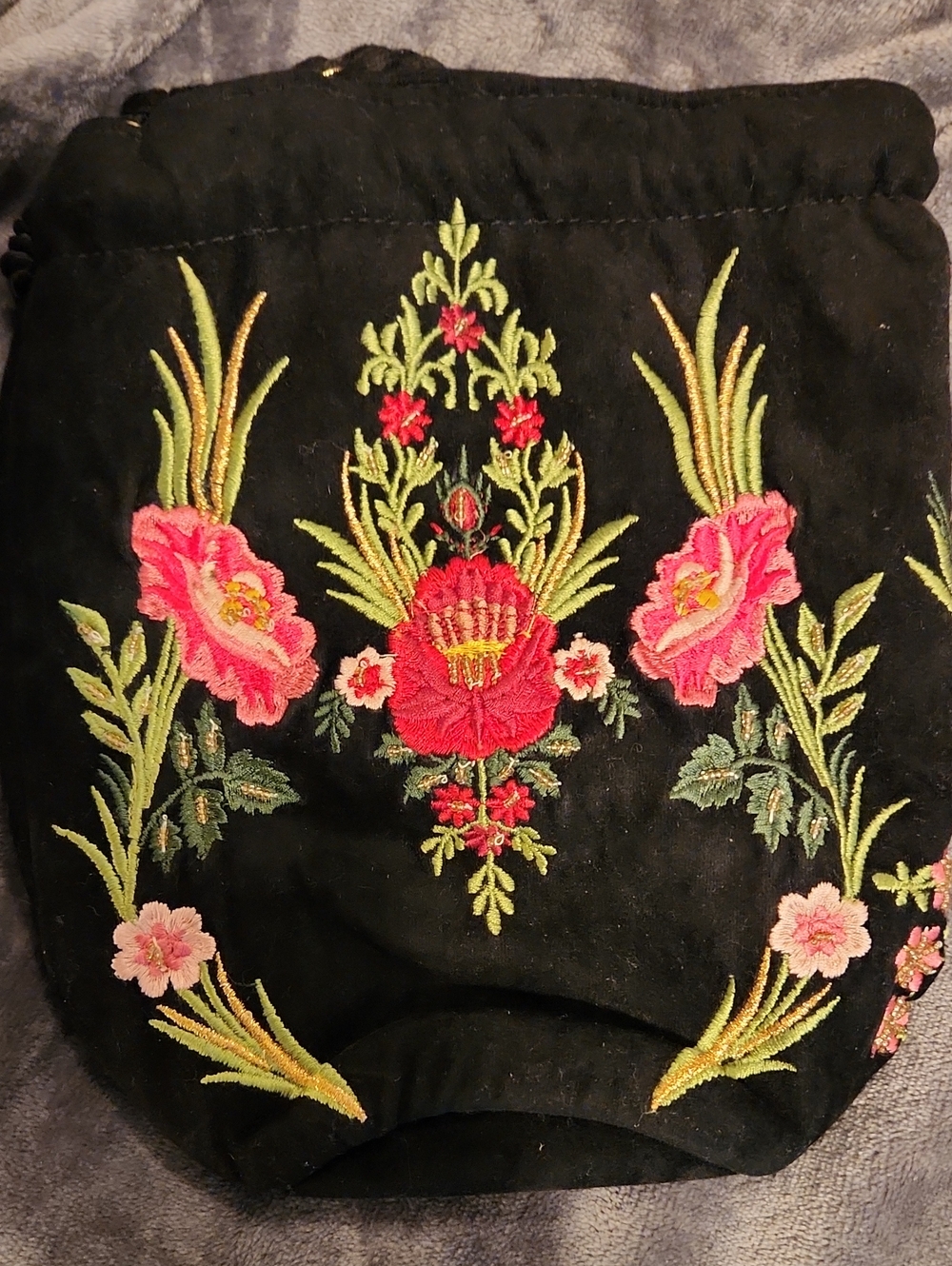 🔥Black Velvet Floral Embroidered Drawstring Crossbody Bag - Picture 2 of 2